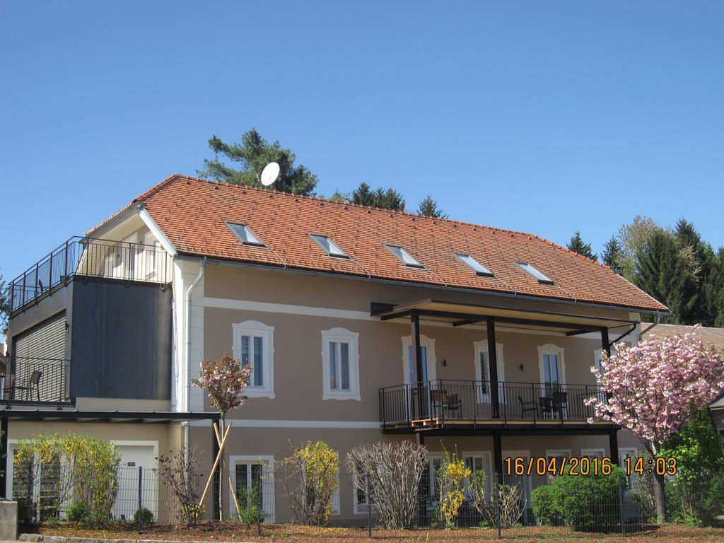 Villa Zur Schmied'N Ehrenhausen Bagian luar foto