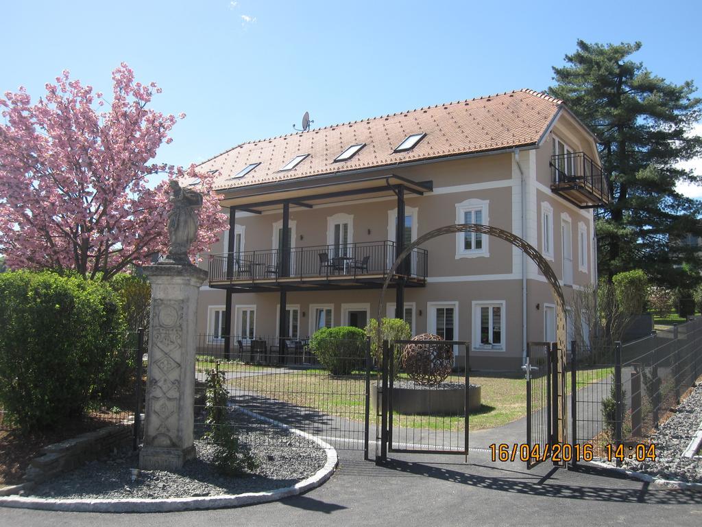 Villa Zur Schmied'N Ehrenhausen Bagian luar foto